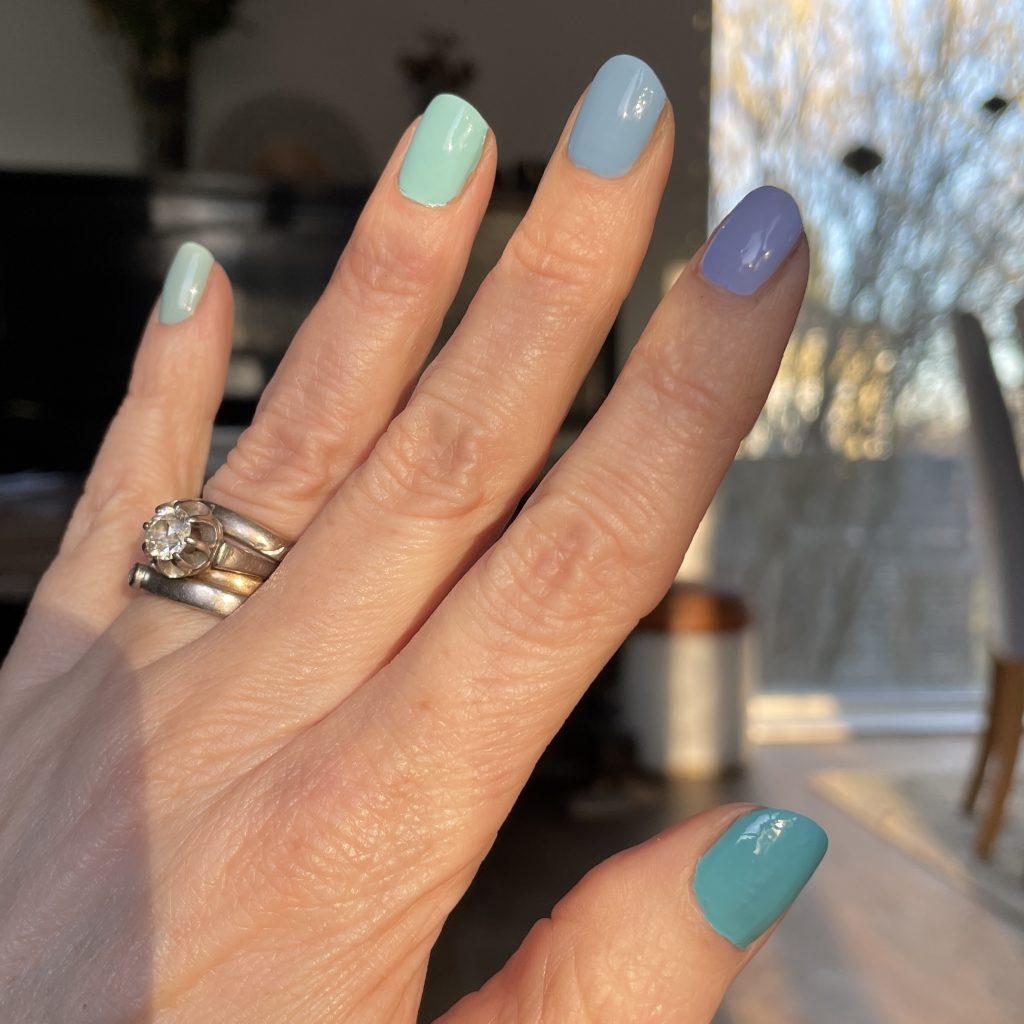 vårens nya nagellack från den blå paletten
